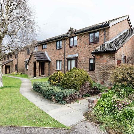 Park View- 2 Bed Apartment Close To East Surrey Hospital Salfords Luaran gambar