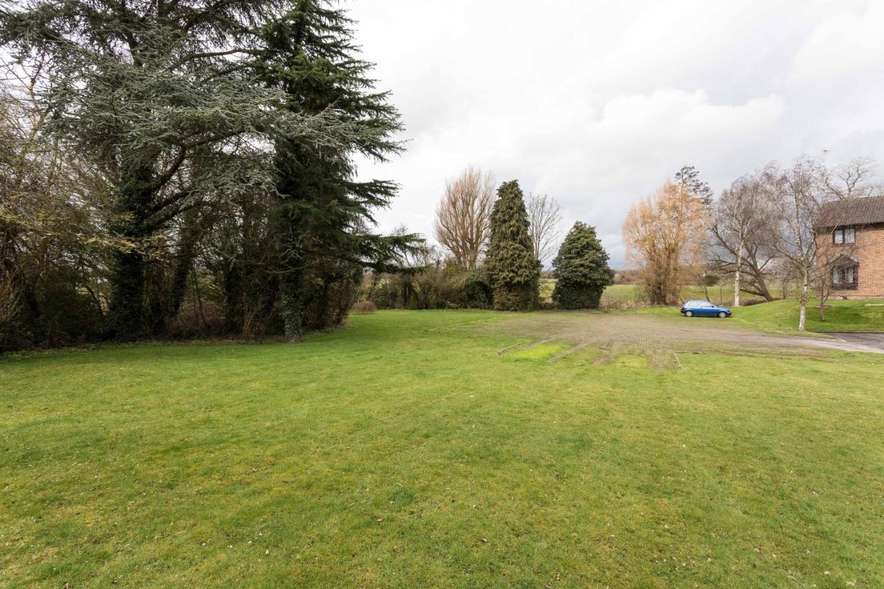 Park View- 2 Bed Apartment Close To East Surrey Hospital Salfords Luaran gambar