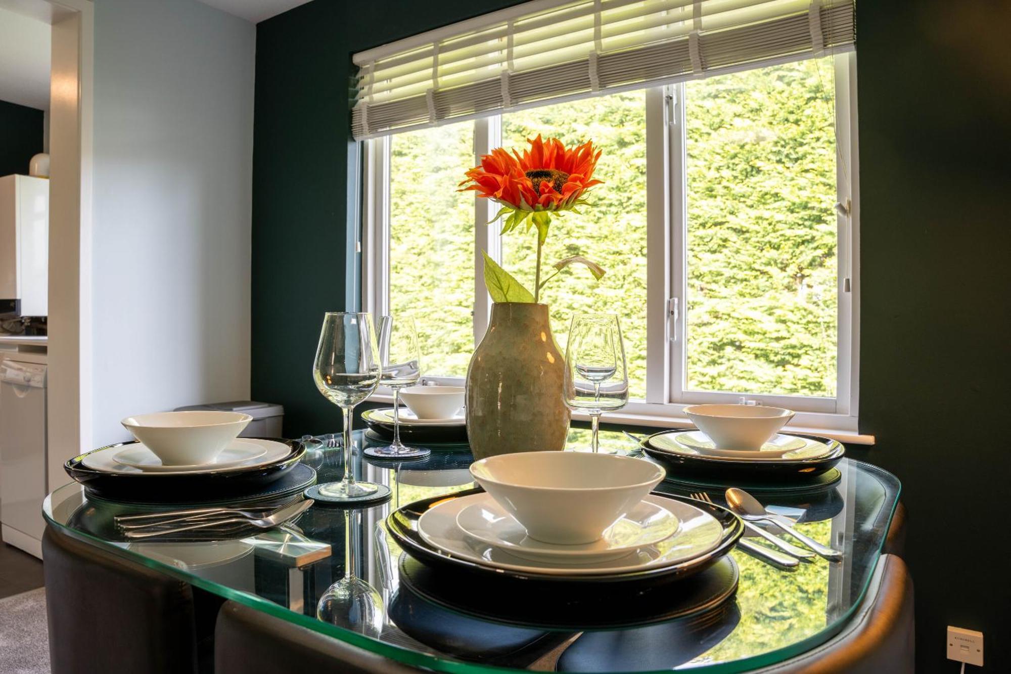 Park View- 2 Bed Apartment Close To East Surrey Hospital Salfords Luaran gambar