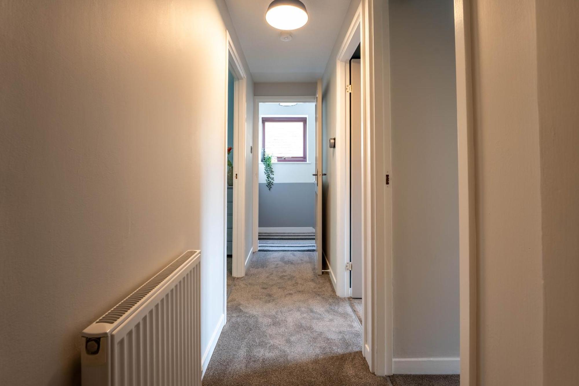 Park View- 2 Bed Apartment Close To East Surrey Hospital Salfords Luaran gambar