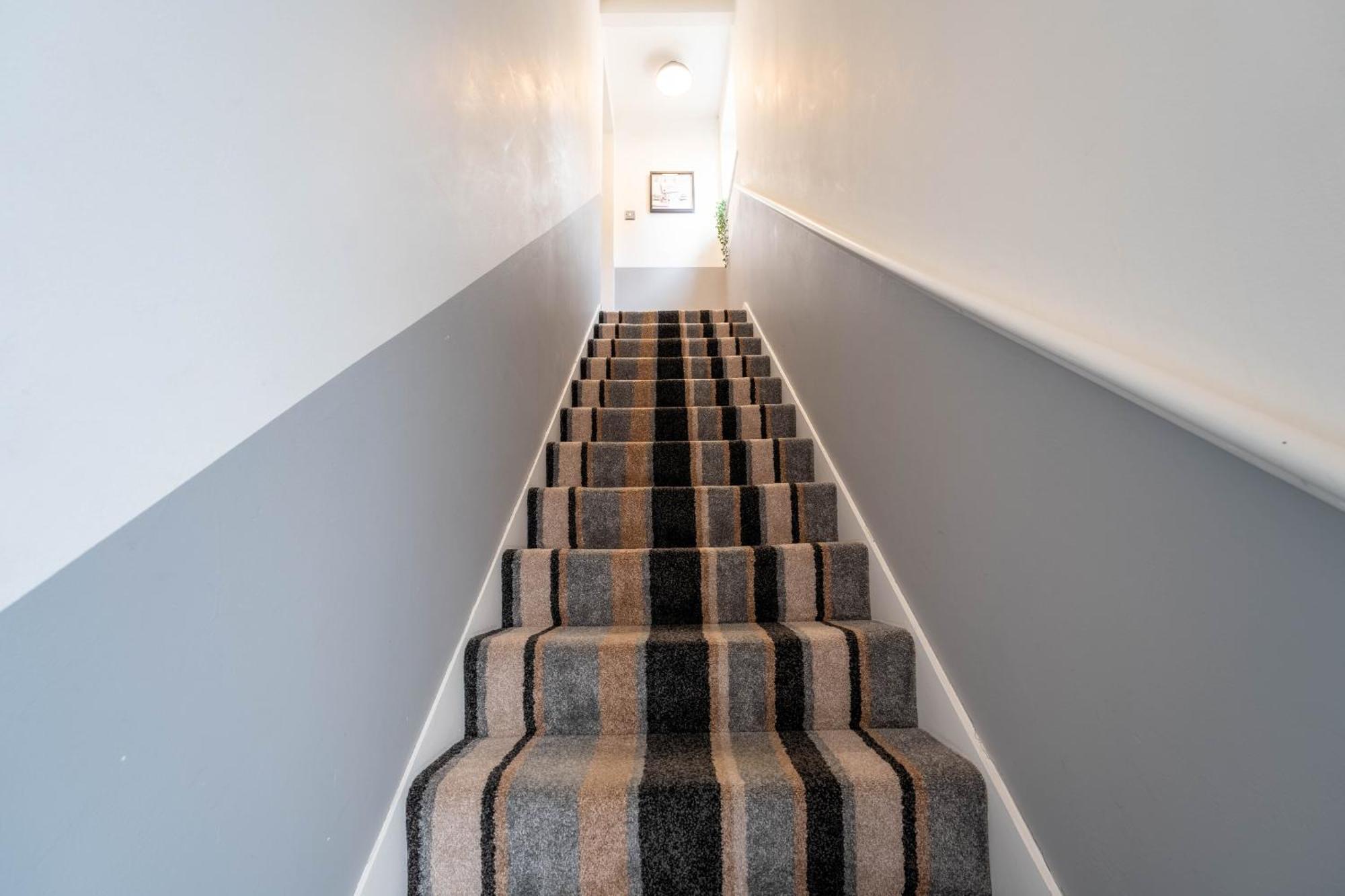 Park View- 2 Bed Apartment Close To East Surrey Hospital Salfords Luaran gambar